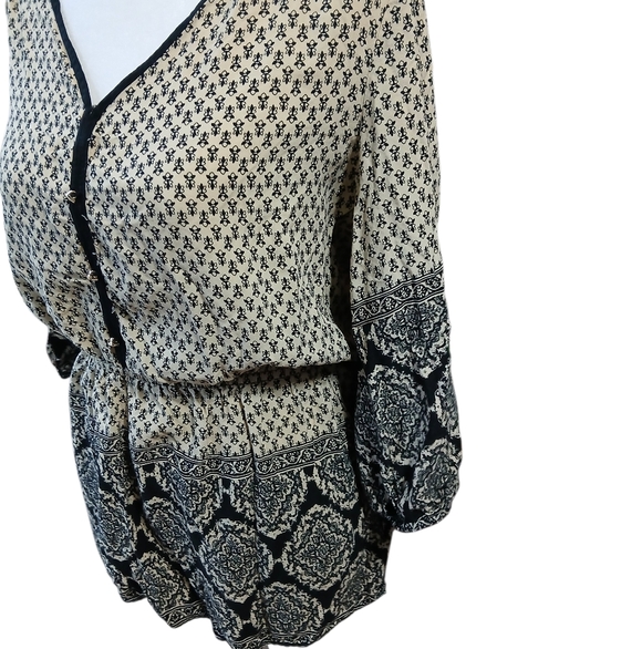 Maurices Women's Size Small Black and Cream Patterned Blouse - Picture 4 of 8